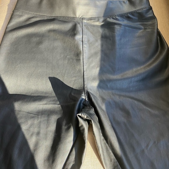 Black Faux Leather Leggings NEW Small - Picture 6 of 8